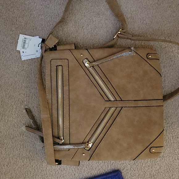 A purse - Picture 1 of 1